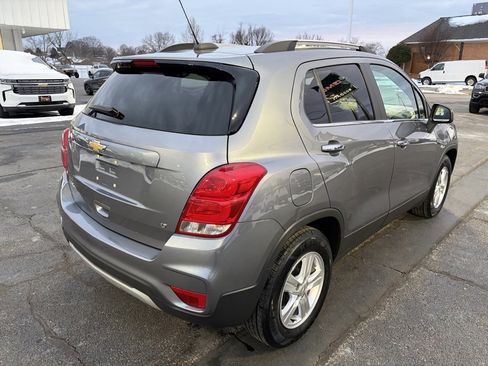 Used 2020 Chevrolet Trax LT w/ LT Convenience Package image 8
