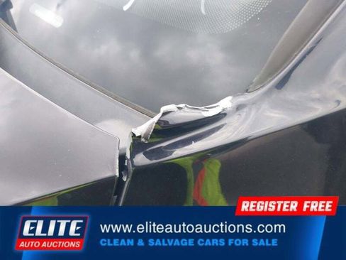 Used 2017 Volkswagen Tiguan S image 11