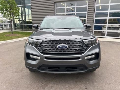 Used 2023 Ford Explorer XLT w/ Equipment Group 202A AWD/4WD image 2