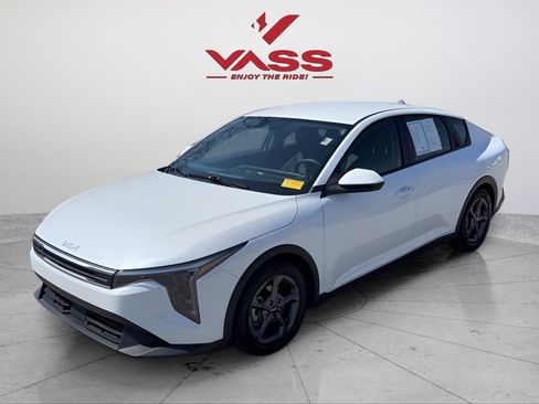 Used 2025 Kia K4 LXS FWD image 1
