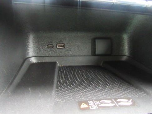 Used 2025 Chevrolet Traverse LT FWD image 27
