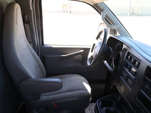 Used 2017 GMC Savana 2500 image 10