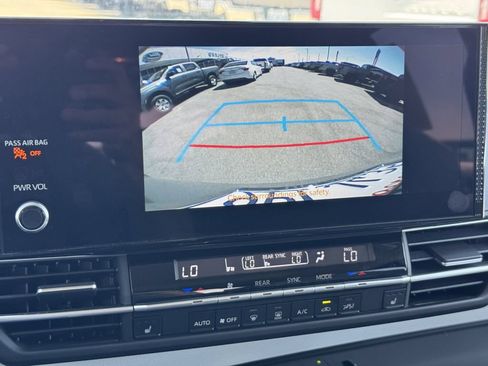 Used 2025 Toyota Sienna XLE FWD image 19