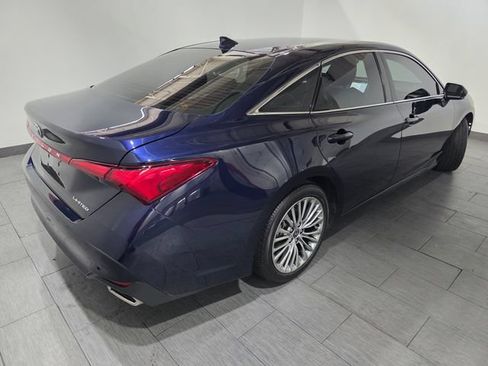 Used 2022 Toyota Avalon Limited w/ Advanced Safety Package FWD image 5