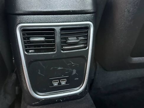 Used 2017 Dodge Charger SE RWD image 18