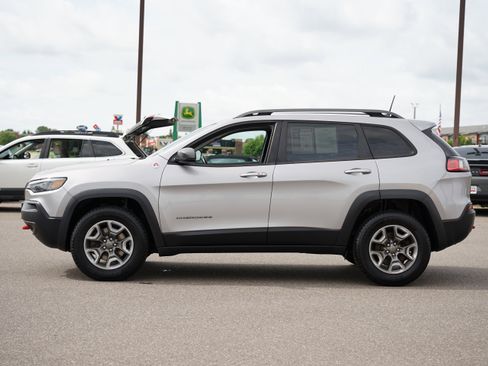 Used 2019 Jeep Cherokee Trailhawk w/ Cold Weather Group AWD/4WD image 6