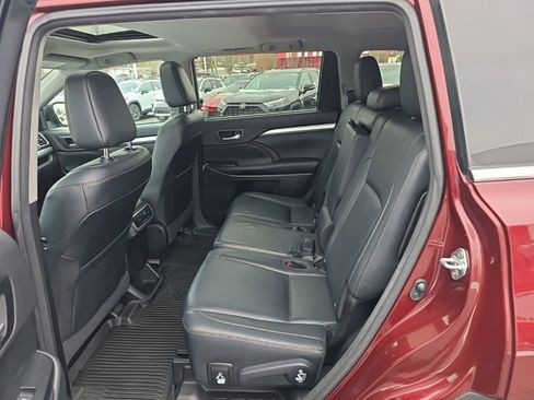 Used 2016 Toyota Highlander XLE image 15