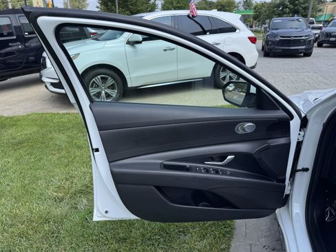 Used 2023 Hyundai Elantra SEL FWD image 21