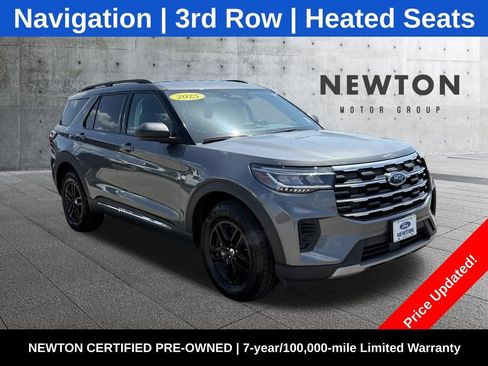 Used 2025 Ford Explorer Active AWD/4WD image 1