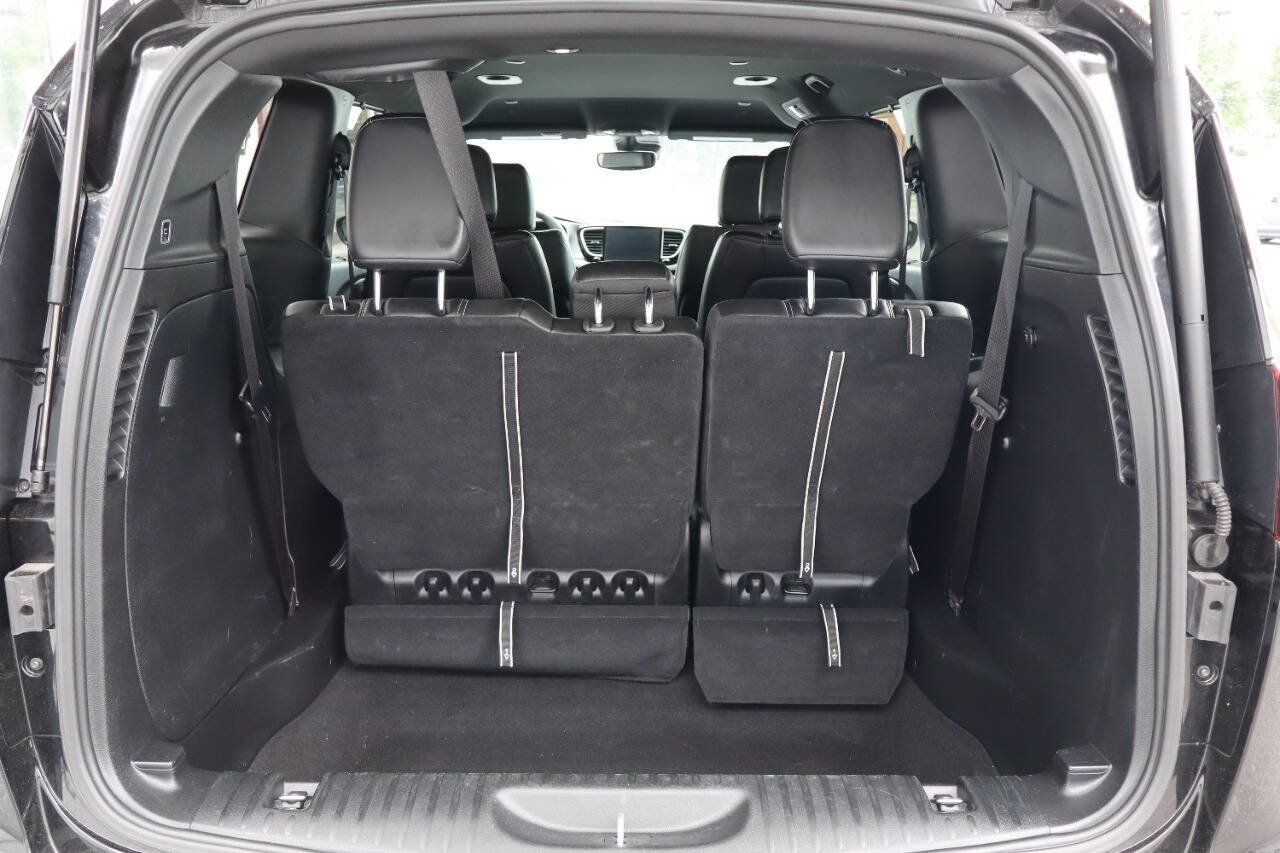 Used 2025 Chrysler Pacifica Select FWD image 4