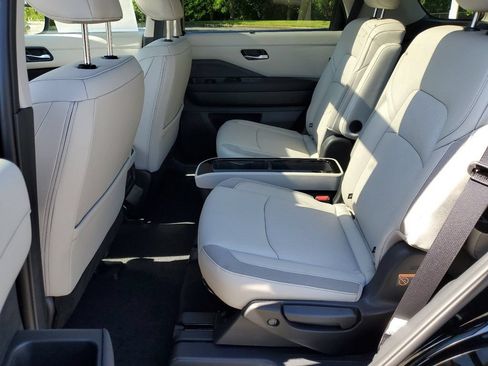 New 2026 Nissan Pathfinder SL w/ SL Premium Package AWD/4WD image 11