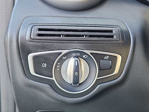 Used 2021 Mercedes-Benz GLC 300 4MATIC image 21