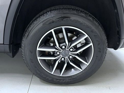 Used 2020 Jeep Grand Cherokee Limited AWD/4WD image 22