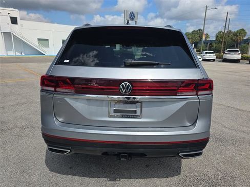 Used 2025 Volkswagen Atlas SE FWD image 4
