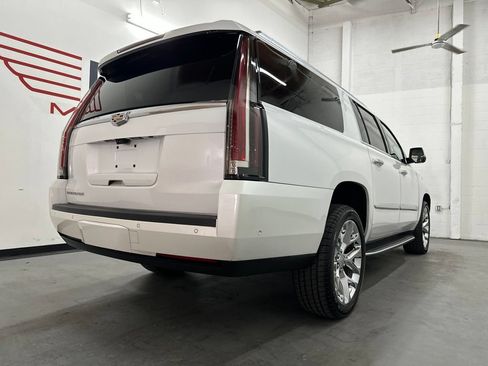 Used 2017 Cadillac Escalade ESV Luxury AWD/4WD image 9