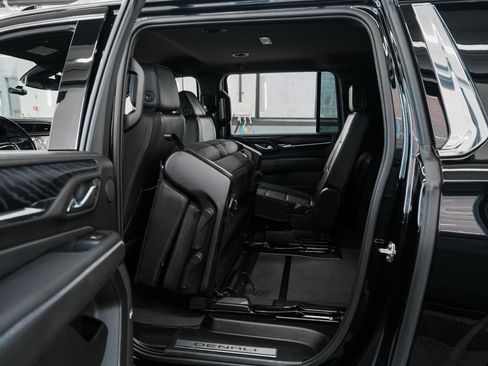 Used 2022 GMC Yukon XL Denali AWD/4WD image 30
