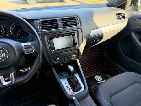 Used 2014 Volkswagen Jetta GLI image 16
