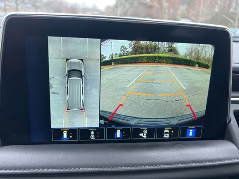 Used 2023 Chevrolet Suburban LT w/ LT Signature Package image 33