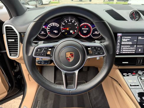 Used 2020 Porsche Cayenne image 32
