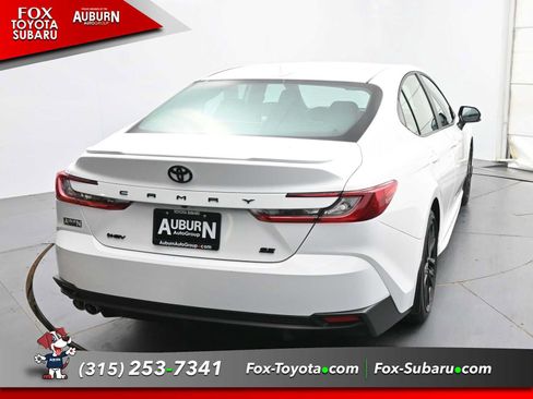 Used 2025 Toyota Camry SE w/ Convenience Package FWD image 4