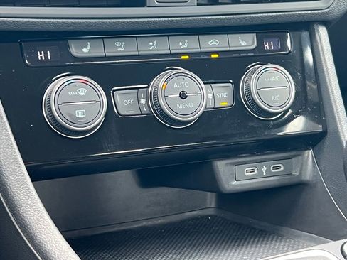 Used 2024 Volkswagen Jetta SE image 24