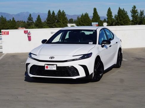 Used 2026 Toyota Camry Hybrid w/ Multimedia Upgrade Package FWD image 4