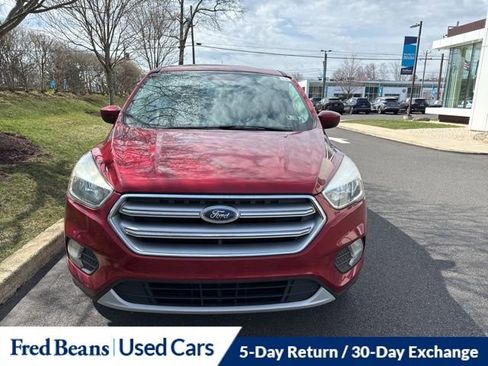Used 2017 Ford Escape SE image 2