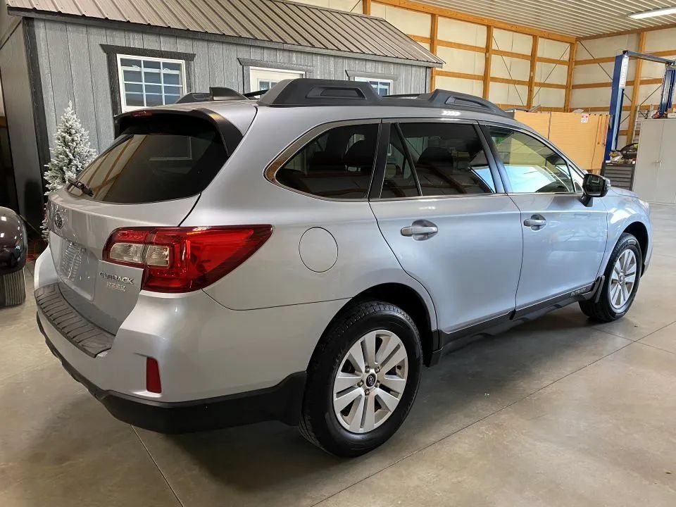 Used 2017 Subaru Outback 2.5i Premium AWD/4WD image 6