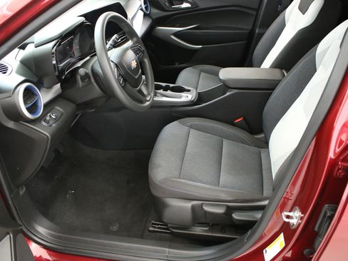 Used 2024 Chevrolet Trax LS FWD image 27