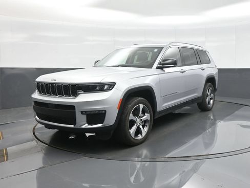 Used 2023 Jeep Grand Cherokee L Limited AWD/4WD image 3