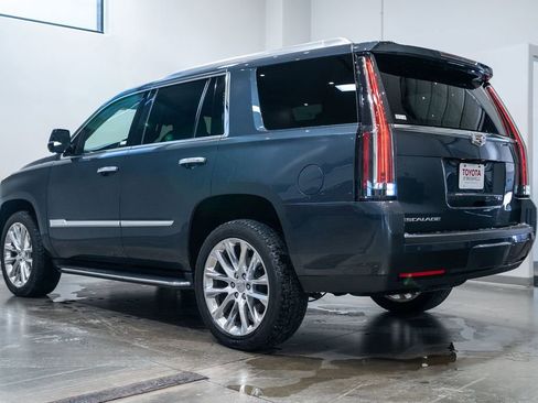 Used 2020 Cadillac Escalade Luxury image 4