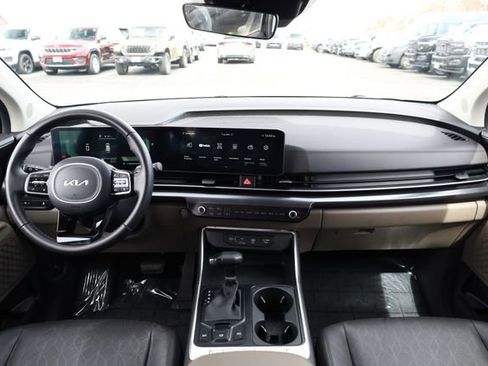 Certified 2025 Kia Carnival image 13