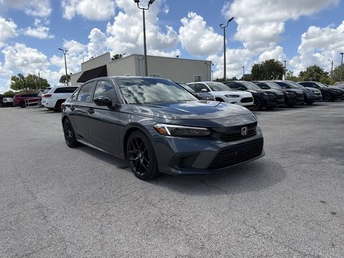 Used 2023 Honda Civic Sport image 2