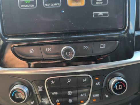 Used 2019 Chevrolet Traverse LT w/ LPO, Floor Liner Package AWD/4WD image 23