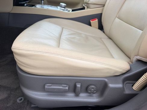 Used 2011 Hyundai Genesis 3.8 w/ Technology Pkg 4 RWD image 11