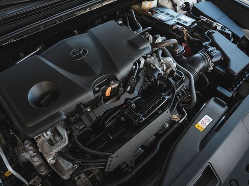 Used 2021 Toyota Camry SE w/ Convenience Package image 32