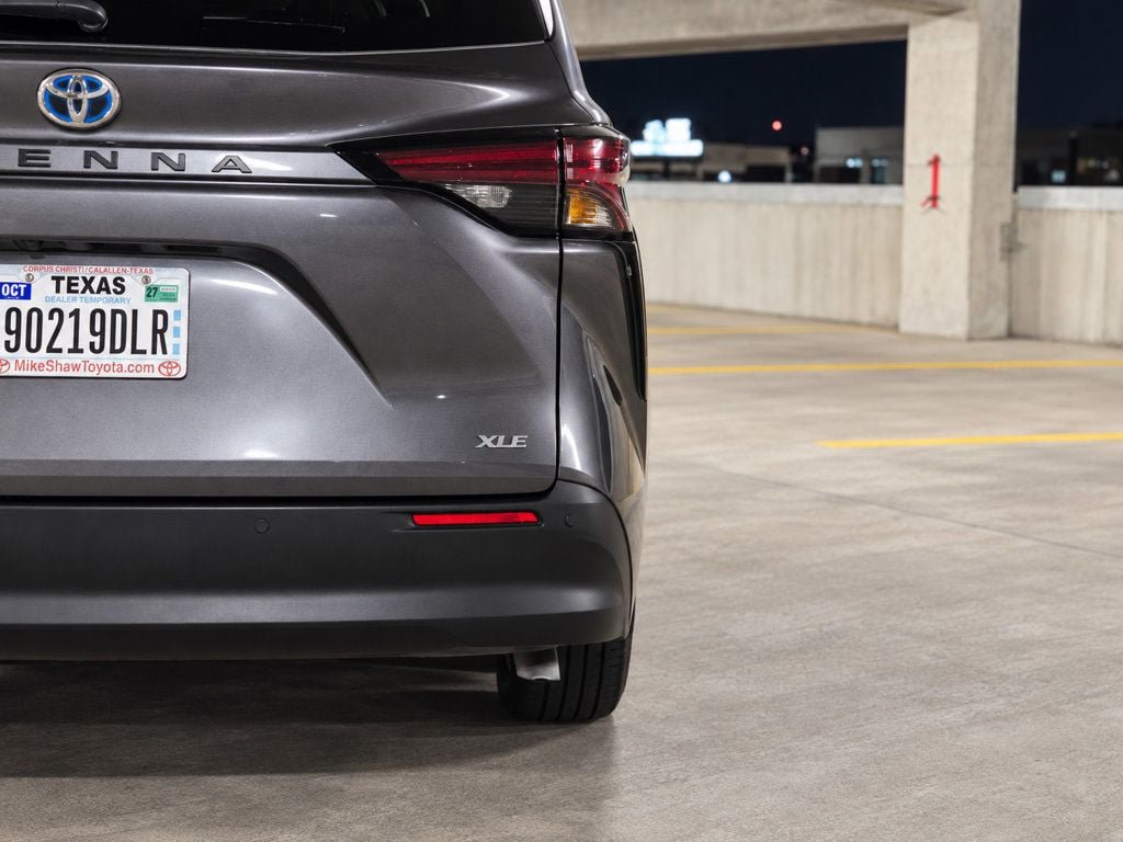 Used 2025 Toyota Sienna XLE FWD image 13