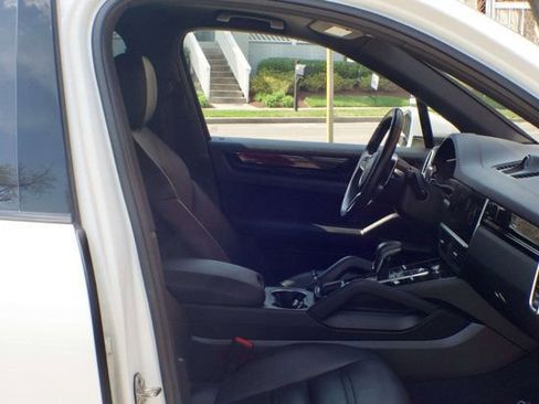 Used 2021 Porsche Cayenne S image 38