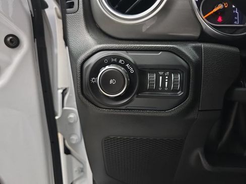 Used 2022 Jeep Wrangler Unlimited Sahara w/ Cold Weather Group AWD/4WD image 37