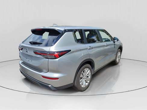 Used 2026 Mitsubishi Outlander ES FWD image 7