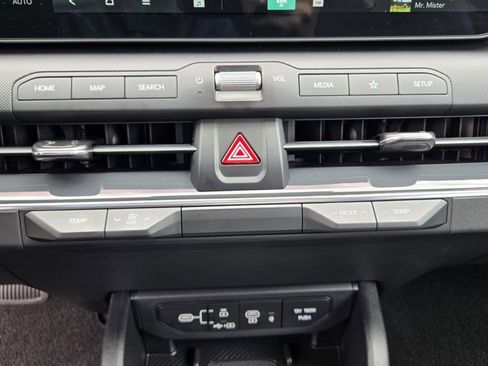 Used 2025 Kia K4 EX FWD image 16