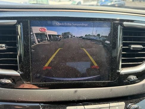 Used 2019 Chrysler Pacifica Touring-L Plus FWD image 14