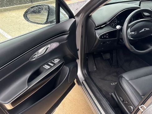 Used 2025 Genesis GV70 2.5T AWD/4WD image 4