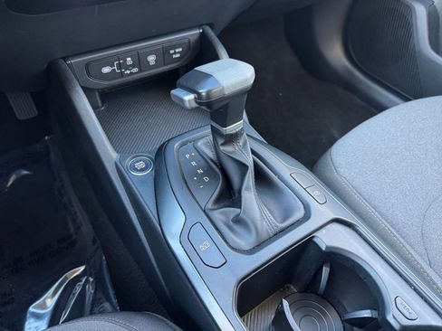 Used 2025 Kia K4 LXS image 37