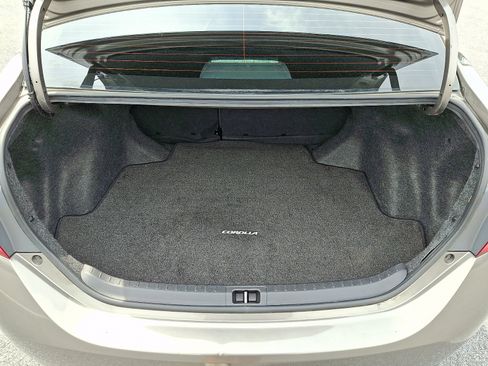 Used 2017 Toyota Corolla LE w/ Carpet Mat Package (TMS) FWD image 28