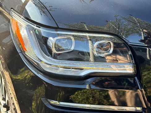 Used 2022 Lincoln Navigator L Black Label AWD/4WD image 9