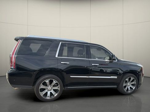 Used 2017 Cadillac Escalade Premium Luxury image 7