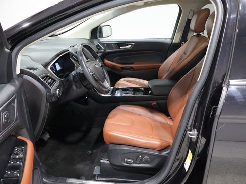 Used 2019 Ford Edge Titanium w/ Equipment Group 301A AWD/4WD image 12