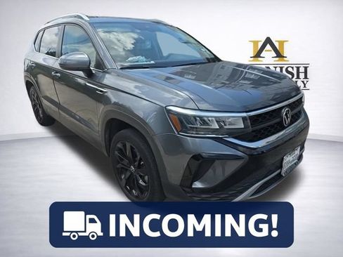 Used 2023 Volkswagen Taos SE FWD image 1