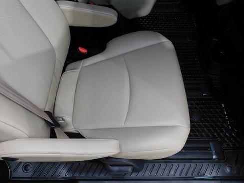 Used 2021 Toyota Sienna XLE image 88